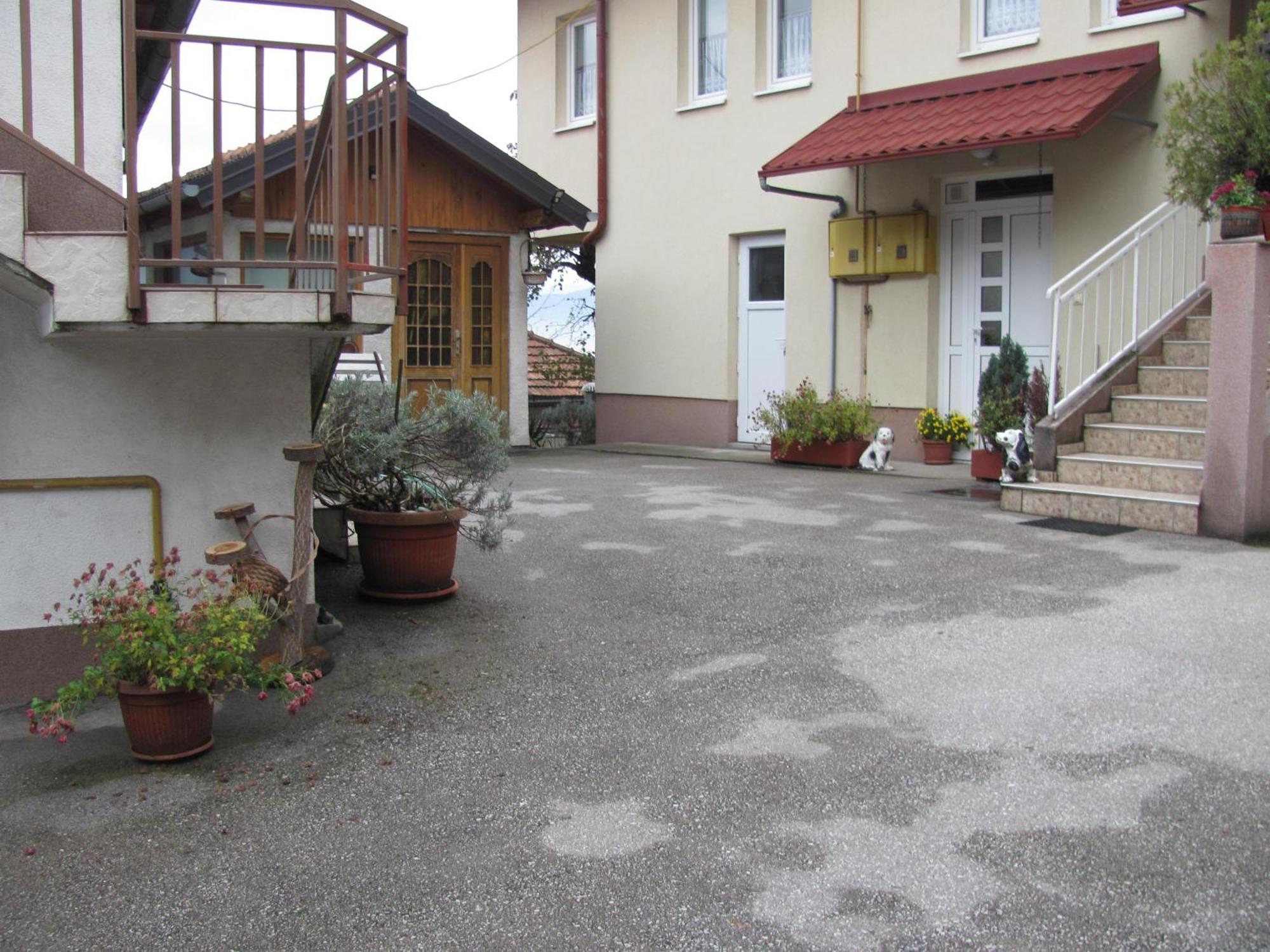 Apartment Safir - Free Parking Сараєво Екстер'єр фото
